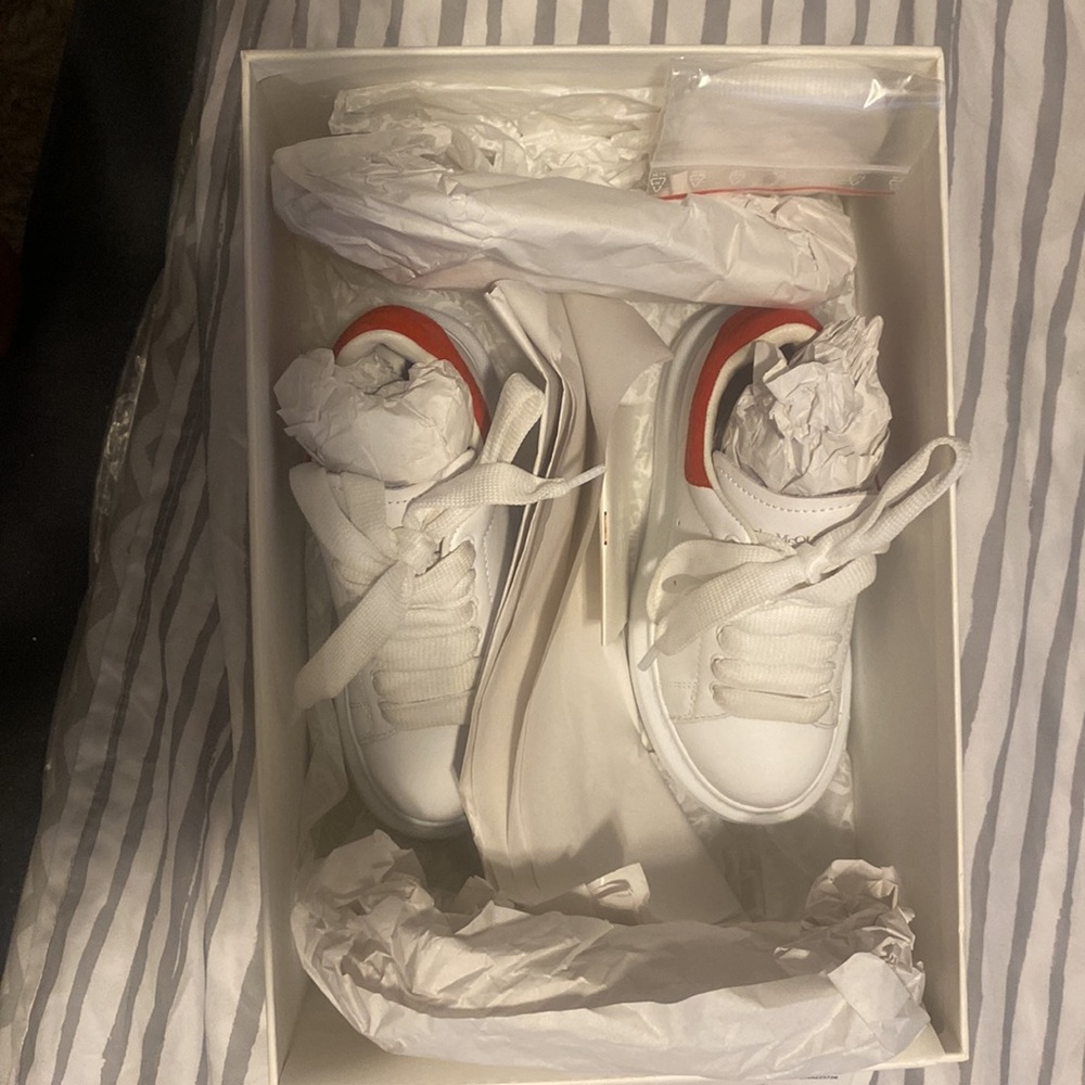 Kids Alexander McQueen sneakers worn size 25 comes w/ extra pair of shoe laces